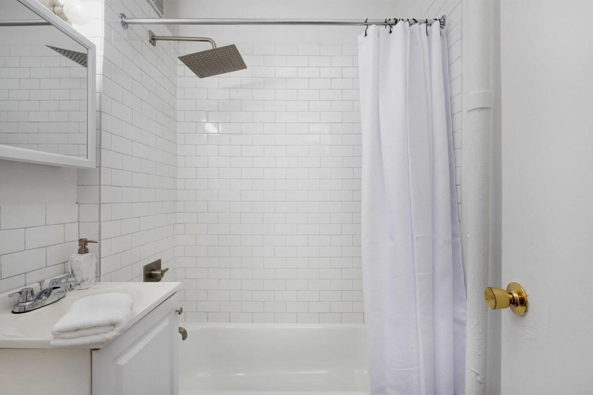 74-1c New With Private Outdoors - Gym Apartment *